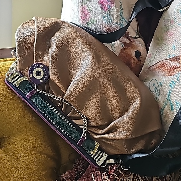 Unique Henri Bendel Clutch/Crossbody with Mirror & Shoulder Strap - Picture 7 of 16